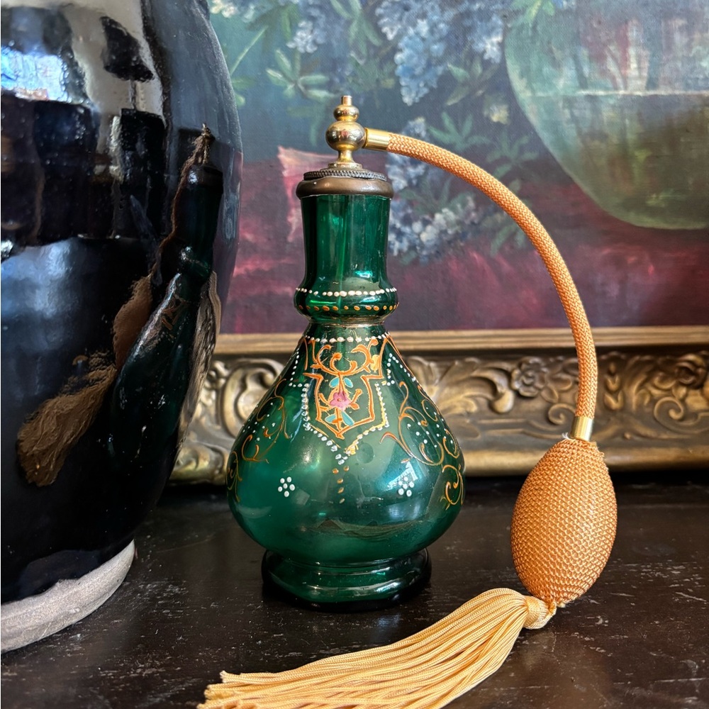 Antique Green Glass Painted Enamel Perfume Bottle with Atomizer
